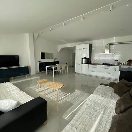 Golden Gate 21 Apartment