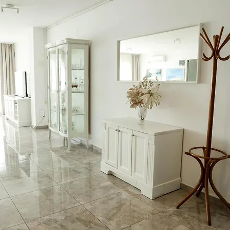 Golden Gate 21 Apartment