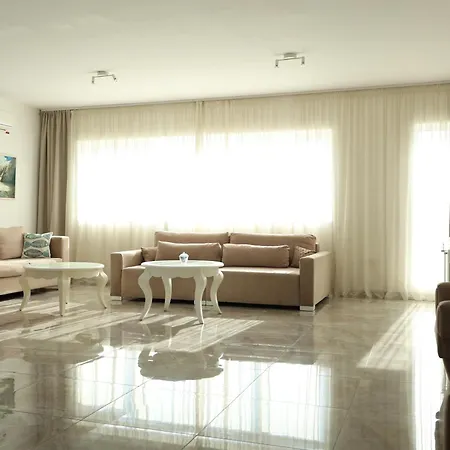 Golden Gate 21 Apartment