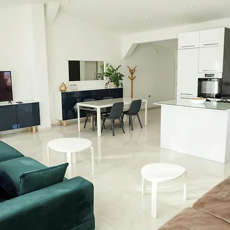 Golden Gate 21 Apartment